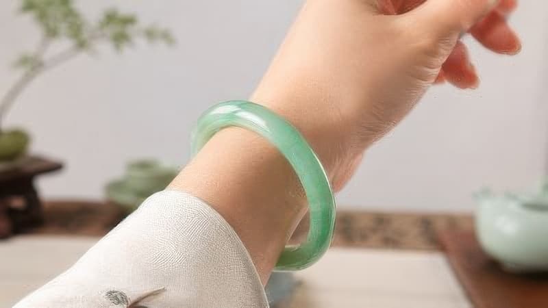 非洲翠凭什么火？洒金飘花戴出高级感，但这 2 类人先别急配图3